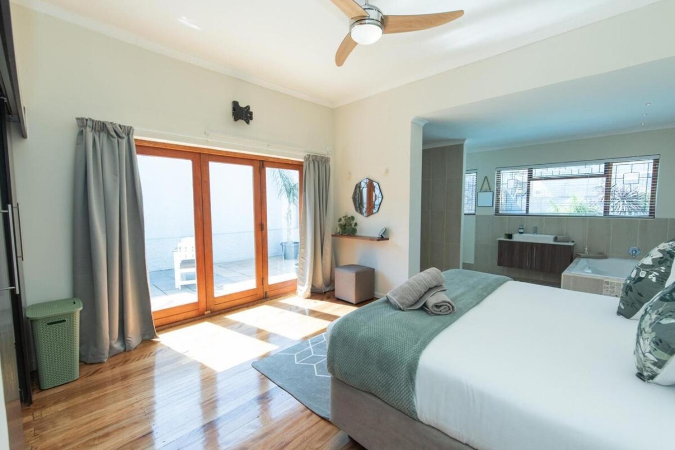Luxury Living On Westview Villa พอร์ตเอลิซาเบธ ภายนอก รูปภาพ
